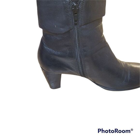 Ecco Black Leather Booties with Zipper Closure and Button Detail. Size 41. - Picture 6 of 10